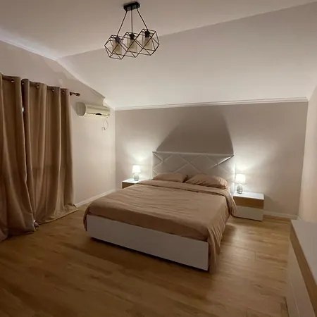 Center 2 Apartment